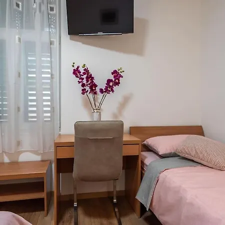 Old Town Cozy Split