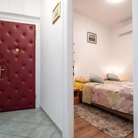 Old Town Cozy Split